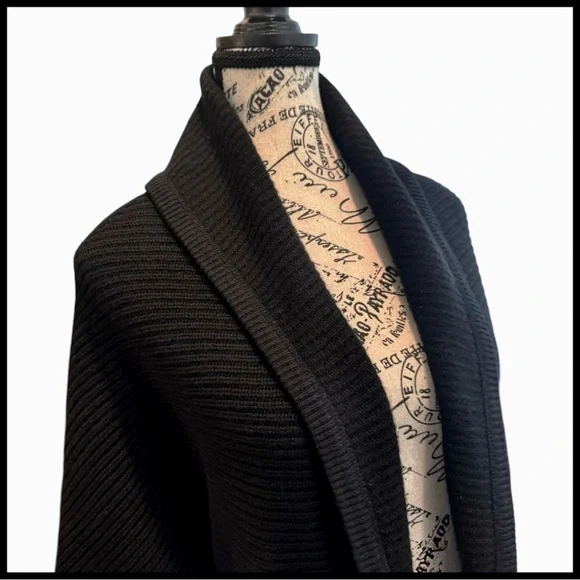 Todd & Duncan Women's Cashmere Kimono Sweater. Black. Small - Picture 7 of 11